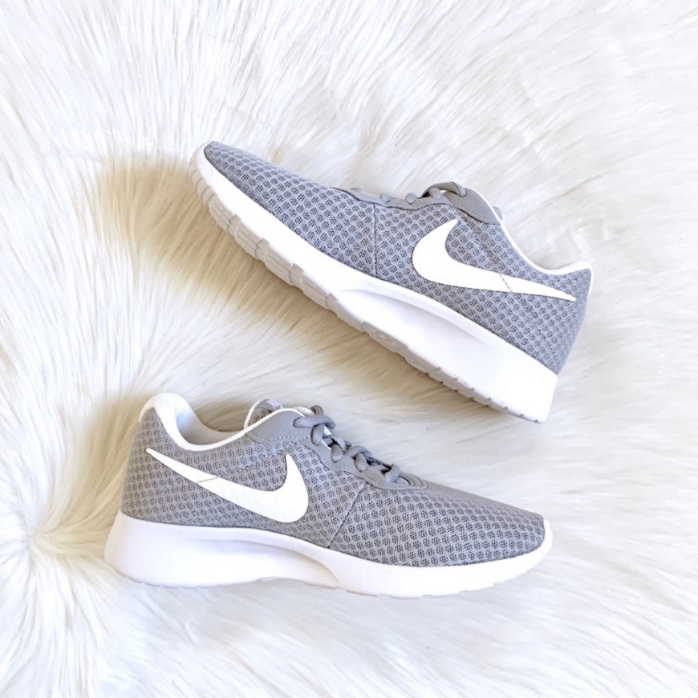Nike Women’s Tanjun Sneakers - Picture 4 of 7